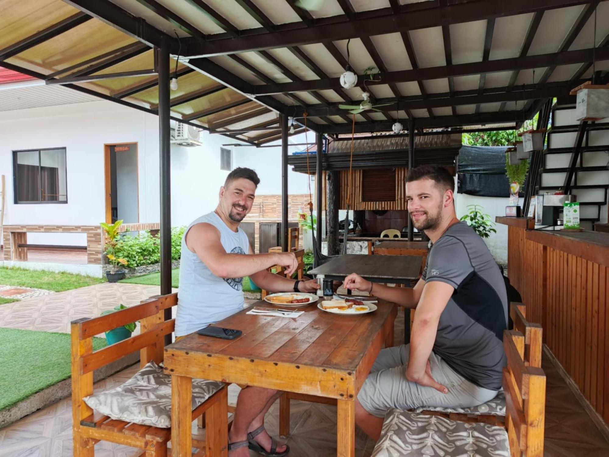Casa Mia Inn Dauis エクステリア 写真
